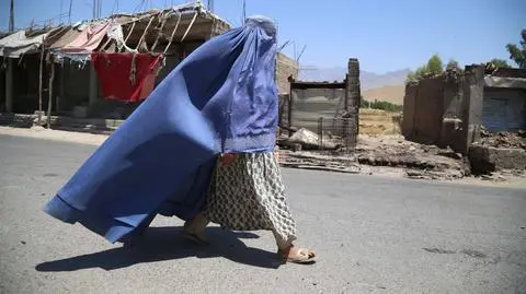 Pracownice mają iść do domów i oddać posady mężczyznom. "Cofną swobody zdobyte przez Afganki" 