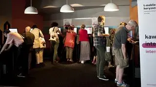 Setki osób na projekcjach