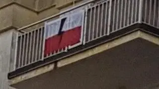 Flaga z błyskawicą