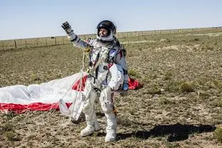 Felix szczęśliwy po lądowaniu