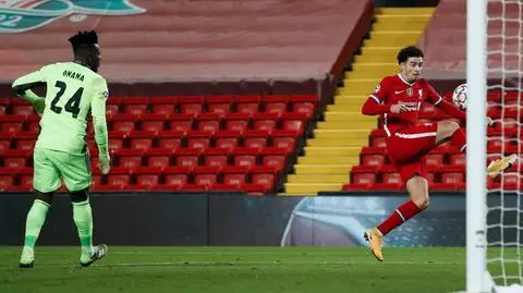 Fatalny błąd bramkarza. Liverpool pewny awansu