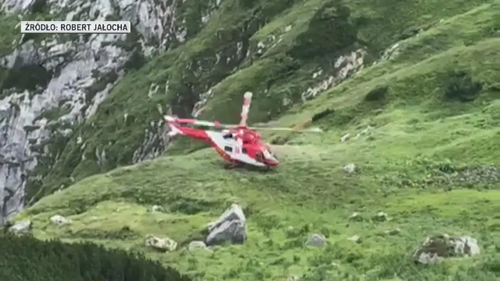 Lądowanie helikoptera TOPR w pobliżu jaskini