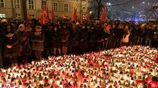 Łzy przed gdańskim urzędem miejskim. "Nigdy nie myślałam, że będę musiała powiedzieć: żegnaj, szefie"