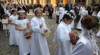 Na biało i w barwach narodowych