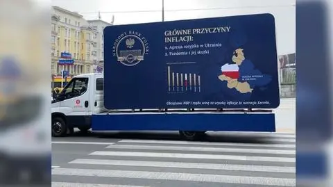 Baner NBP wyjechał na ulice Warszawy. Bank centralny wyjaśnia
