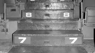 Po detalach wewnątrz hali widać, że potrzebuje ona remontu