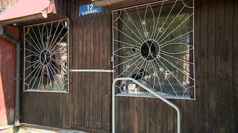 Gdy policjanci użyli broni, zadzwonili i powiedzieli, że chcą się poddać. Zarzuty dla pięciu osób