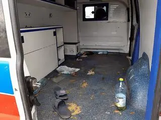 Pojazd nie miał wyposażenia, jakie mają karetki