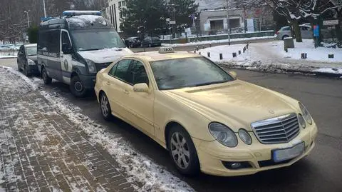 Taksówkarz bez prawa jazdy zatrzymany w Gdyni