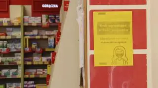 Aptekarz poprosił klienta o założenie maseczki