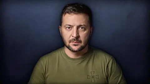 "Wydaje mi się, że jest cyborgiem. Nie wiem, jak on to wszystko wytrzymuje". Jak wojna zmieniła Zełenskiego
