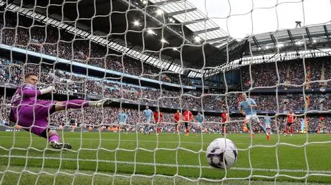 Manchester City zabawił się. Pasjonująca walka w Anglii