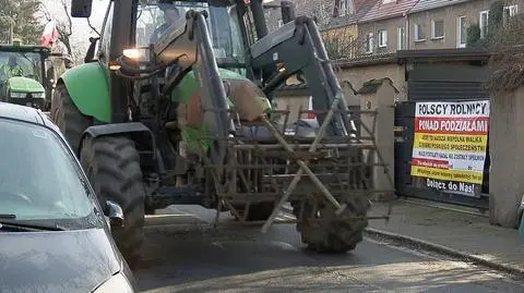Rolnicy protestują pod domem Jacka Sutryka 