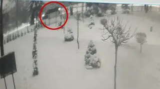 Poszukiwania kierowcy busa, który potrącił 14-latkę w Żabiej Woli. Policja publikuje zdjęcie z monitoringu