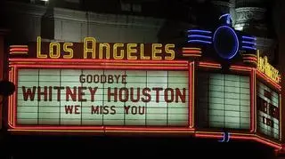 "Whitney Houston : Tęsknimy za Tobą" tę wiadomość wyświetliły w dzień jej śmierci kina w LA