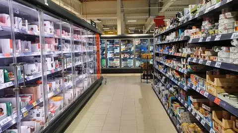 Duża sieć handlowa otworzy sklepy w niedziele niehandlowe. Podano termin