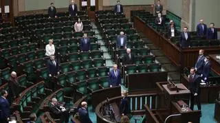 Posłowie uczcili minutą ciszy zmarłego dziennikarza Wiktora Batera