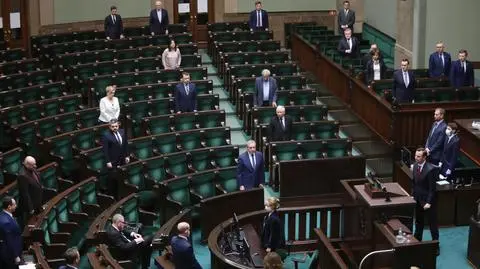 Posłowie uczcili minutą ciszy zmarłego dziennikarza Wiktora Batera