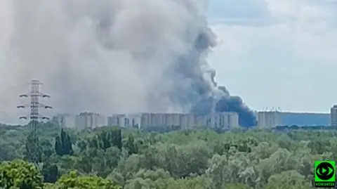 Pożar hali magazynowej w Luboniu. Czarny dym widać było z kilku kilometrów
