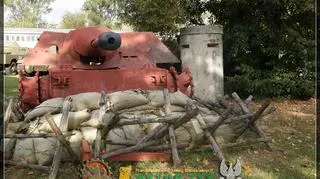 Na terenie muzeum stanął przy wraku Jagdpanzer IV i StuG IV