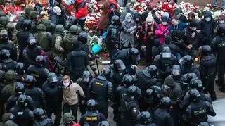 Antyrządowy wiec na placu Przemian
