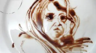 Makaron, czekolada, masło... to materiały, którymi maluje portugalski artysta, Victor Nunes.