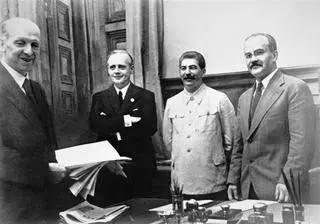 Pakt Ribbentrop-Mołotow został podpisany 23 sierpnia 1939 roku w Moskwie