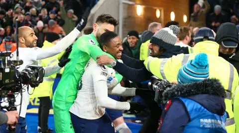 W 95. minucie Tottenham jeszcze przegrywał. Potem przebił wyczyny drużyn z Manchesteru
