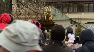 Wielu mieszkańców i turystów przyszło podziwiać żywą szopkę