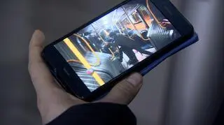 Na nagraniu widać, jak dwóch mężczyzn szarpie nastolatka