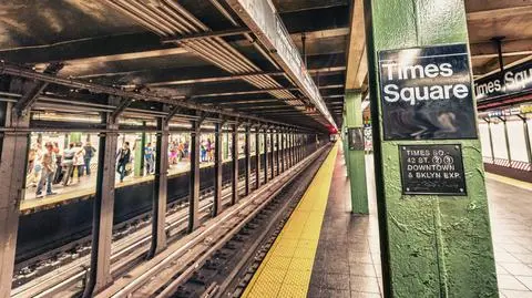 Metro na Time Square w Nowym Jorku