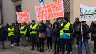 Protest przedsiębiorców przed Urzędem Miasta Krakowa