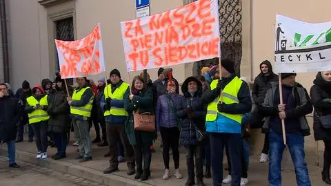 Protest przedsiębiorców przed Urzędem Miasta Krakowa