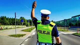 17-latek nie zatrzymał się do kontroli drogowej. Był trzeźwy. Okazało się, że nie miał uprawnień do kierowania pojazdami.