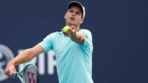 Trudne warunki w Miami niestraszne Hurkaczowi