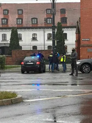 Akcja służb odbywała się w czwartek po południu i wieczorem m.in. w ścisłym centrum Torunia.