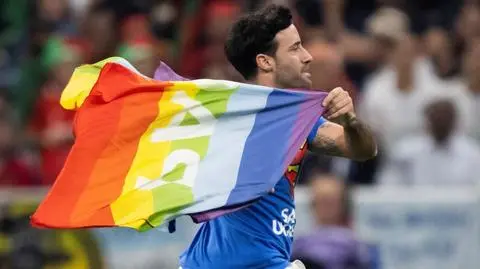 Mężczyzna, który wbiegł na boisko podczas mundialu, z zakazem