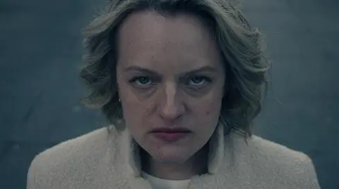 Odtwórczynią głównej roli jest Elisabeth Moss