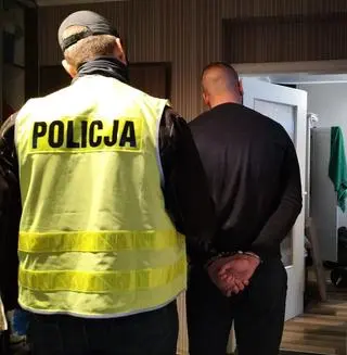 Policja zatrzymała kolejnych sześciu mężczyzn 
