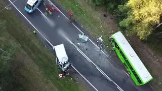Karetka transportowa zderzyła się z autobusem