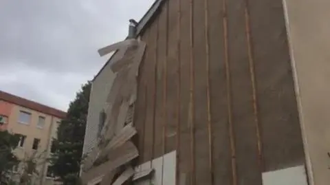 Uszkodzony budynek w Gdyni 