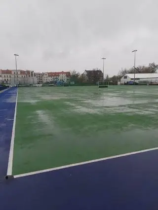 Zalane boisko laskarzy Pomorzanina Toruń