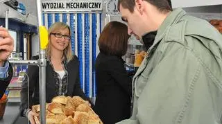 W tramwaju serwowane są świeże drożdżówki