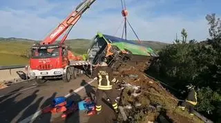 Wypadek autokaru we Włoszech. Nie żyje jedna osoba, 14 osób rannych