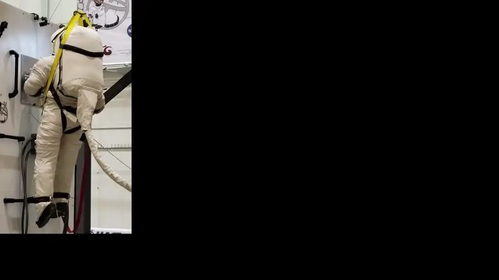 EVA suit training at CSA 2