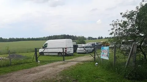 Bomba z butelek i lont prowadzący do krzaków. Przedsiębiorca zawiadamia o przestępstwie, policja sprawdza