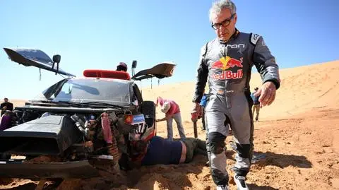 Zjazd z wydmy i dachowanie. Carlos Sainz wycofał się z Rajdu Dakar