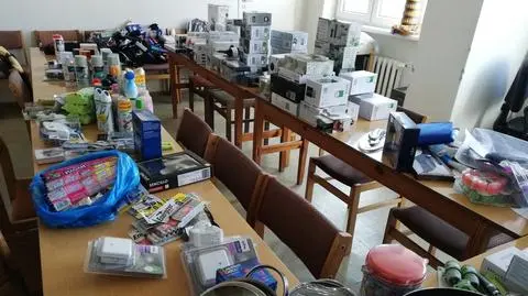 Słodycze, patelnie, baterie. Mężczyzna regularnie okradał lokalny sklep