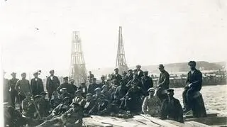 29 kwietnia 1923 roku otwarto tymczasową przystań, która de facto była drewnianym molem o długości 550 m