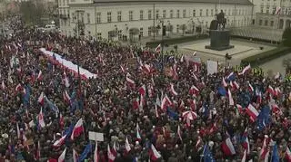 W marszu "w obronie ładu konstytucyjnego" udział wzięło co najmniej kilkanaście tysięcy osób